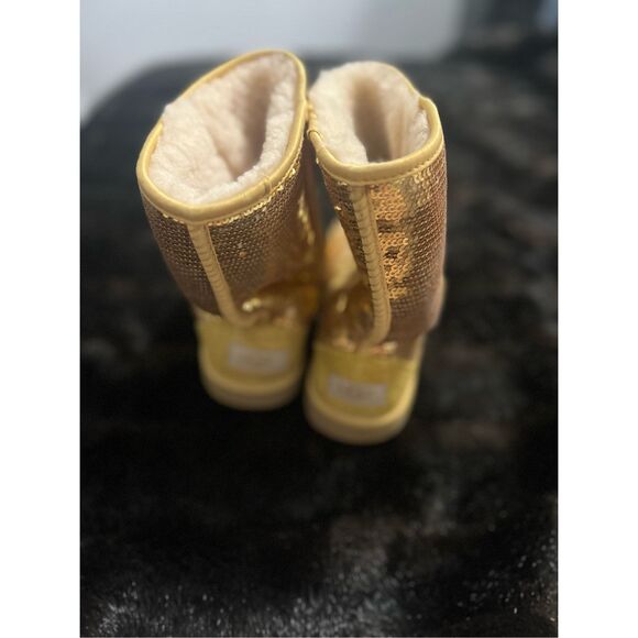 UGG Classic Short Boots GOLD Sequin Sparkle US 8 UGGS With Sheepskin Lining - Picture 5 of 5
